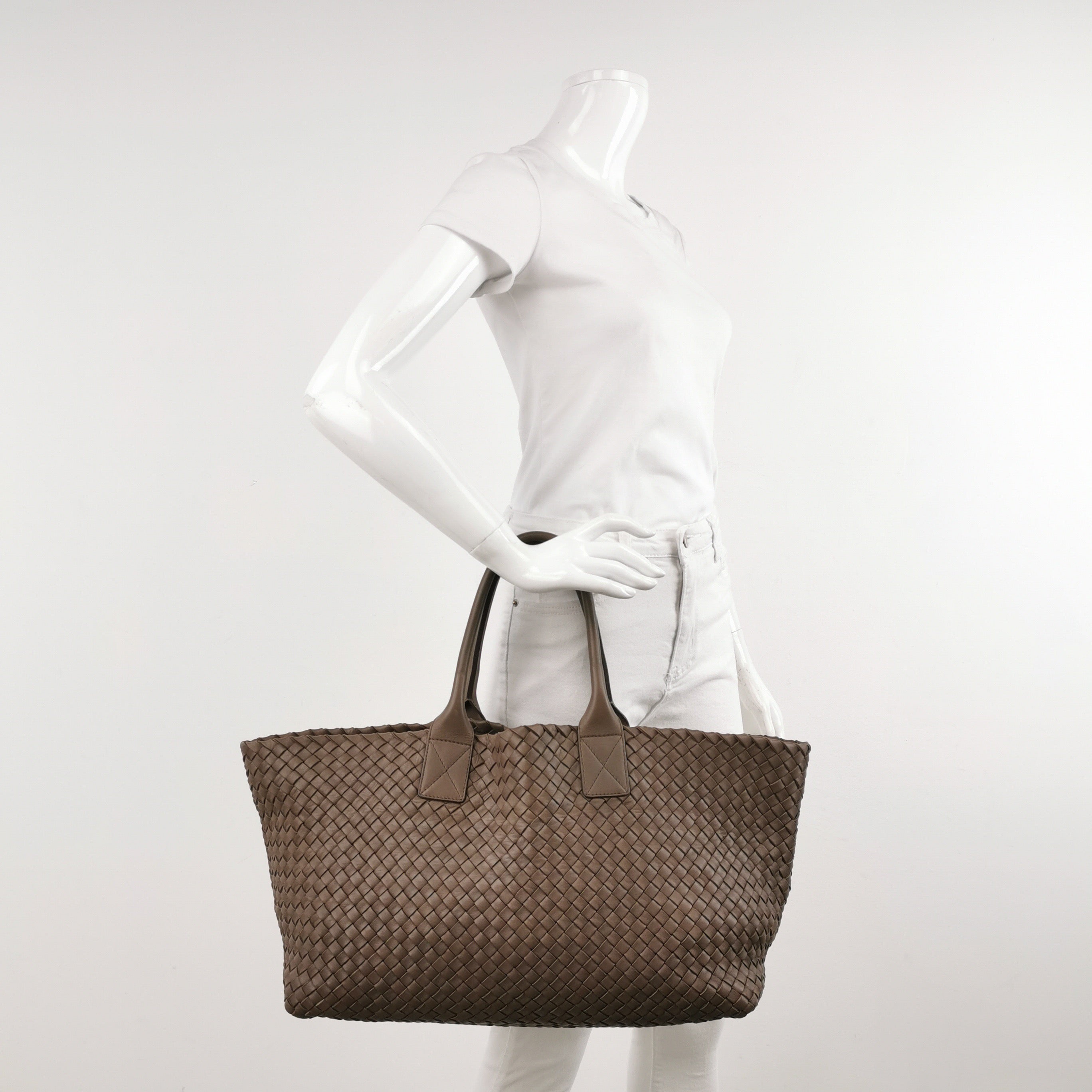 Bottega Veneta Cabat Large Intreccio Leather Tote Bag Grey 40-43cm