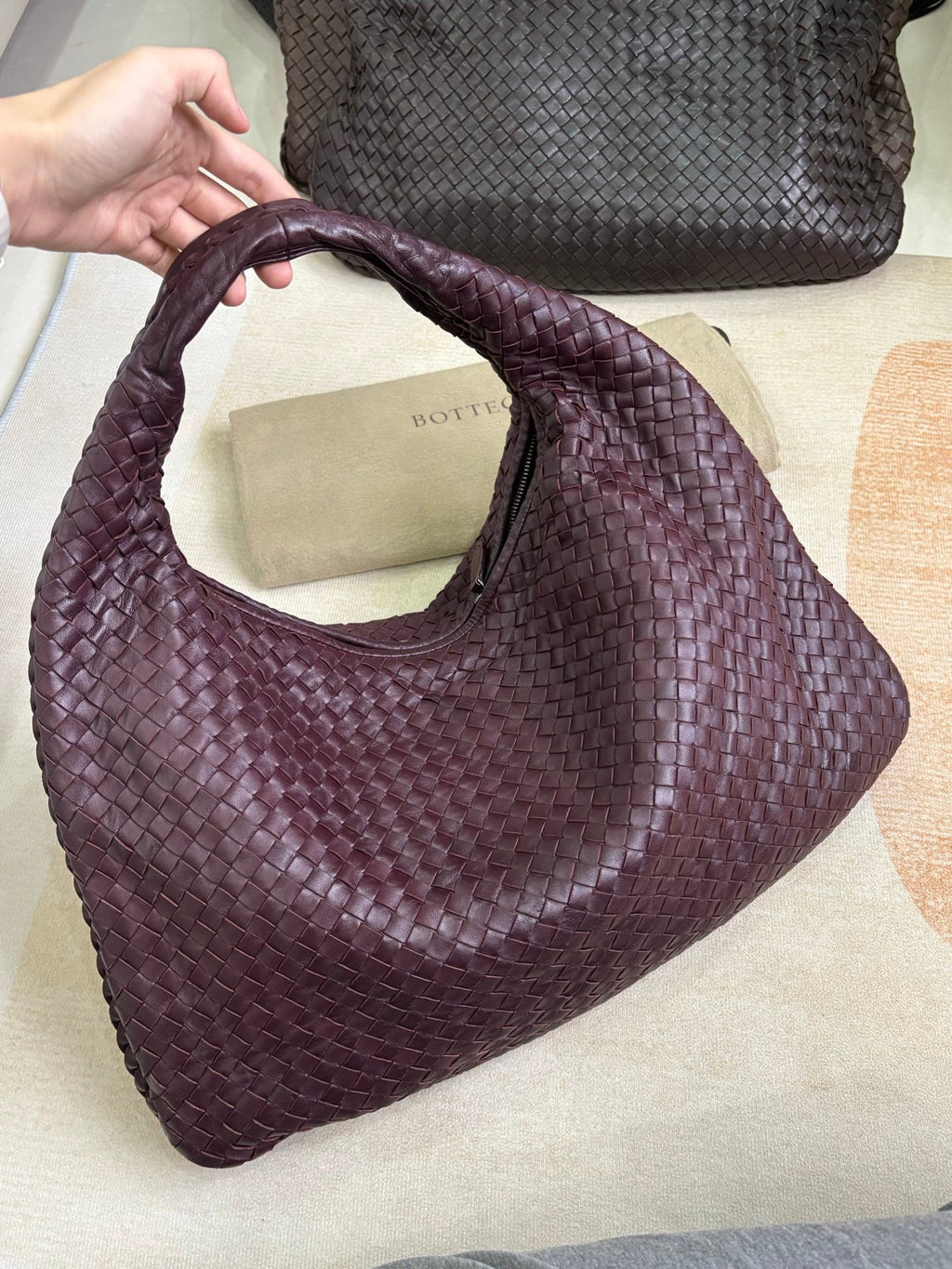 Bottega Veneta Veneta Hobo Burgundy Wine Intreciatto Leather Bag Large 48cm