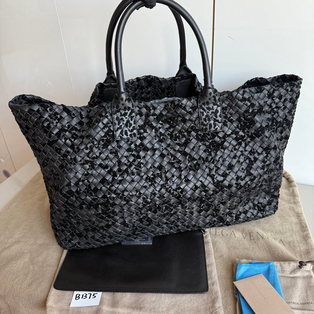 Bottega Veneta Cabat Large Intreccio Black Leather and Velvet 48cm