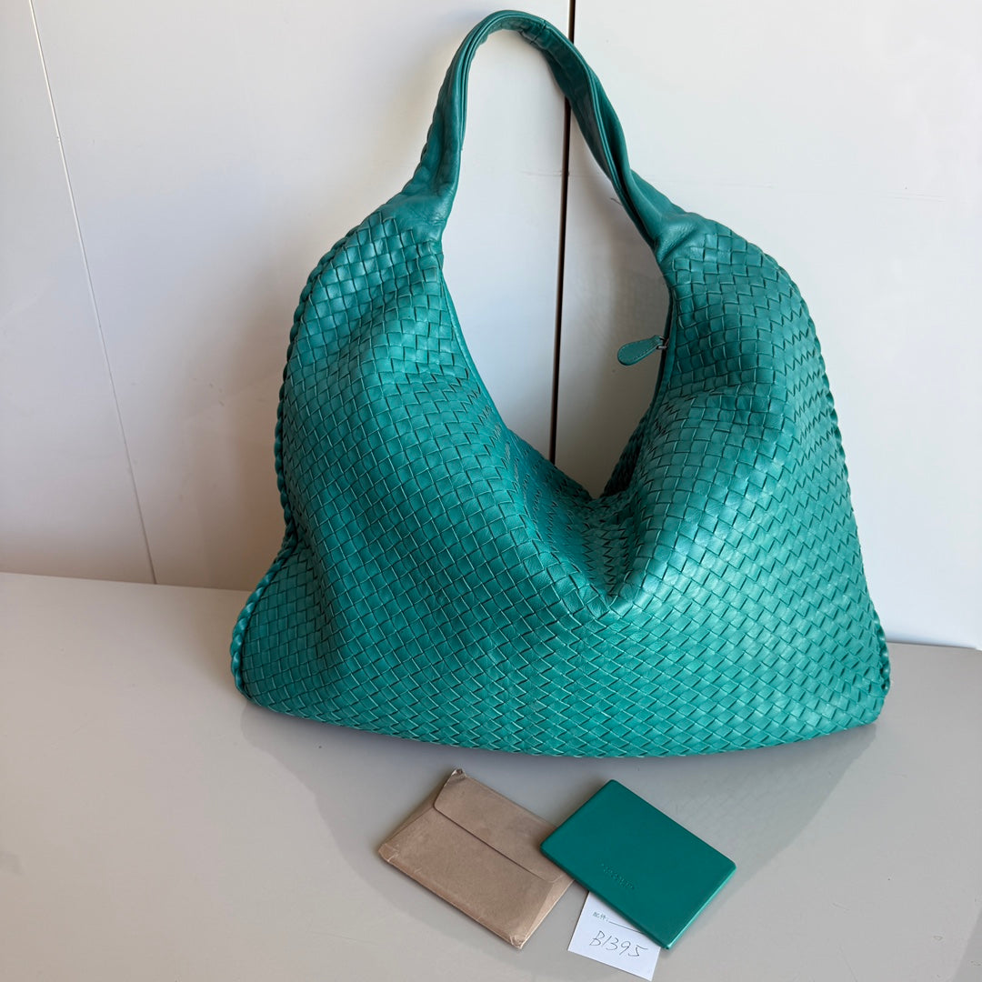 Bottega Veneta Veneta Hobo Maxi Green Intrecciato Leather Bag 51cm