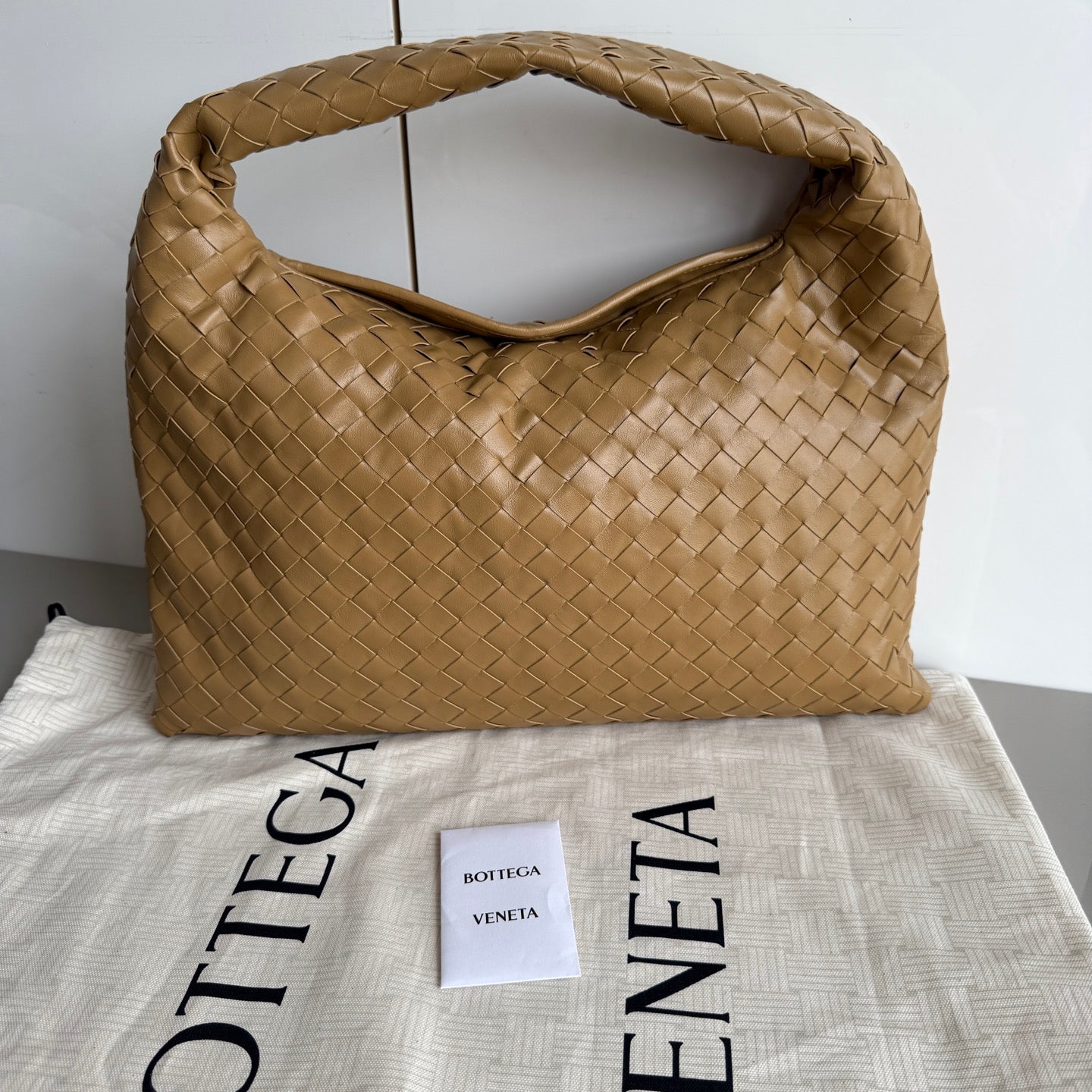 Bottega Veneta Hop Hobo Medium Leather Nutty Brown