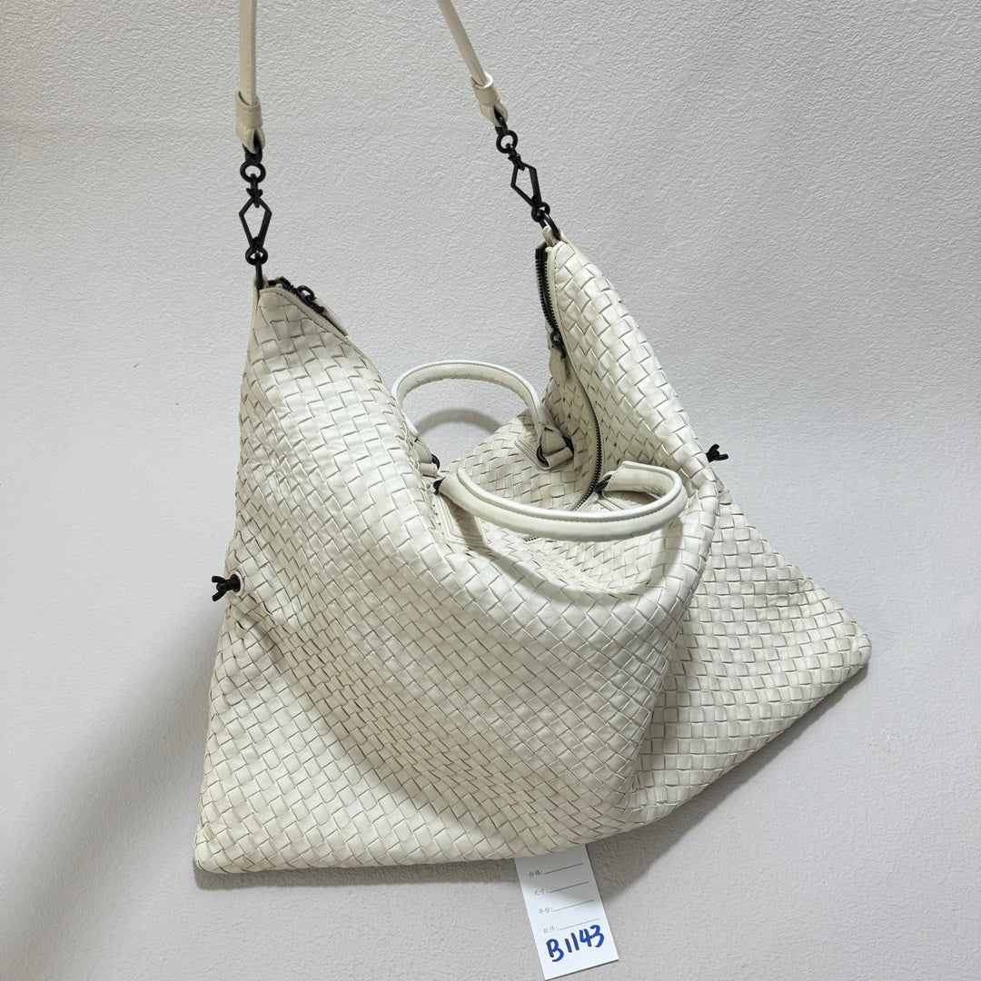 Bottega Veneta Maxi Convertible Tote Bag White Leather Two-way Carry 50cm