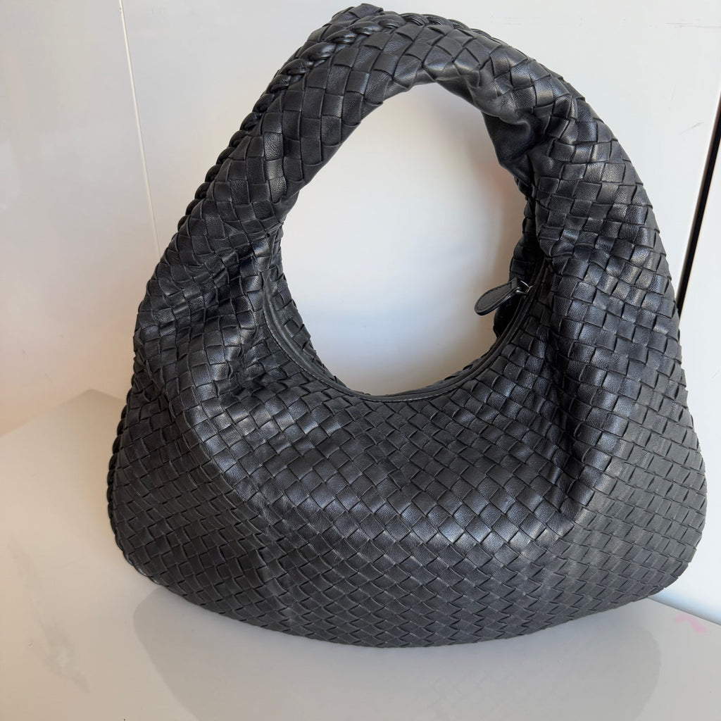 Bottega Veneta Veneta Intrecciato Hobo Bag Medium Black Lambskin leather 40cm