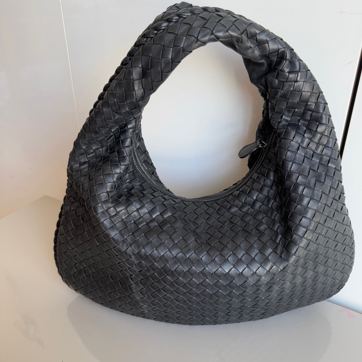 Bottega Veneta Veneta Intrecciato Hobo Bag Medium Black Lambskin leather 40cm
