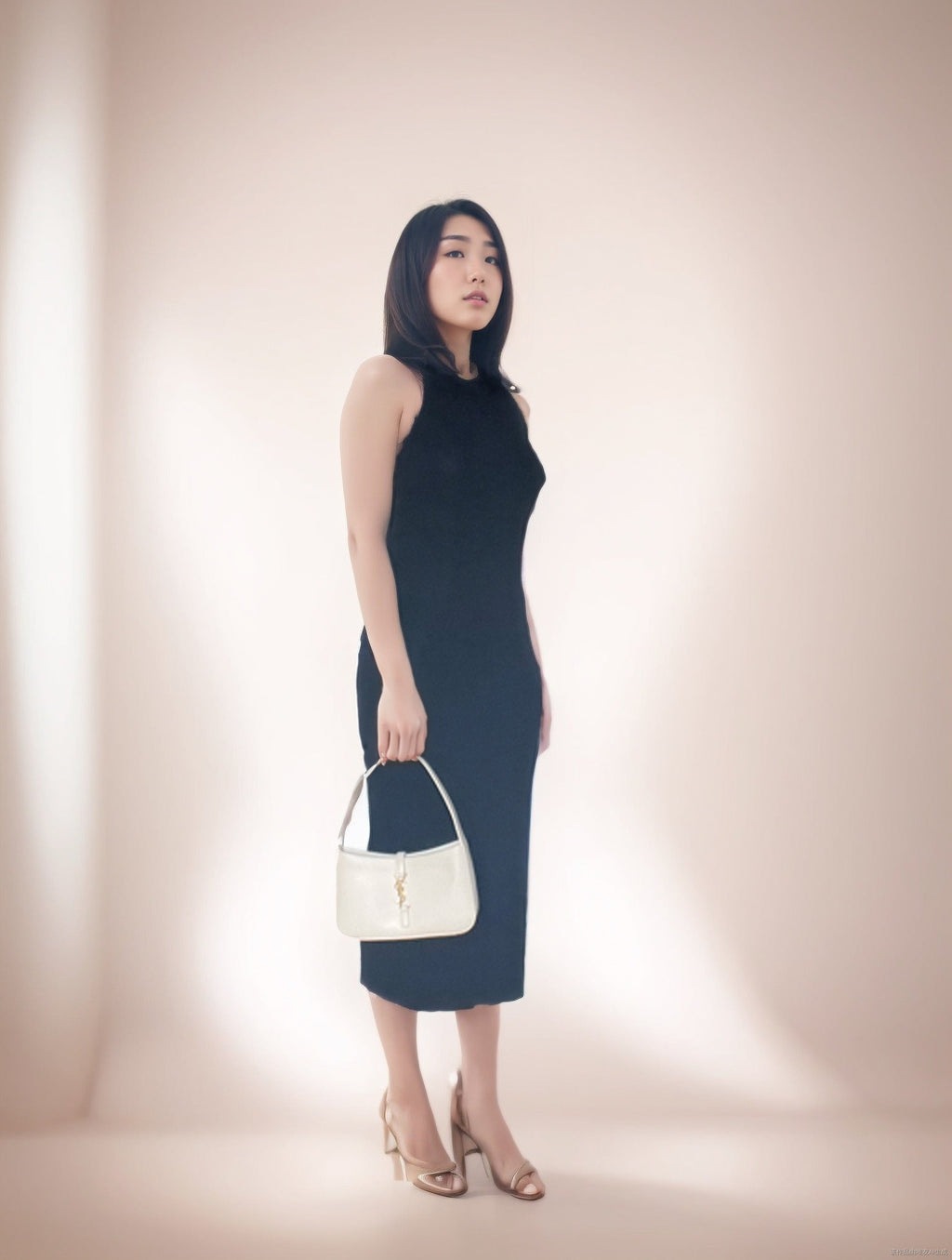 Hobo bag by Yves Saint Laurent Le 5 à 7 Cream White Leather Standard Size