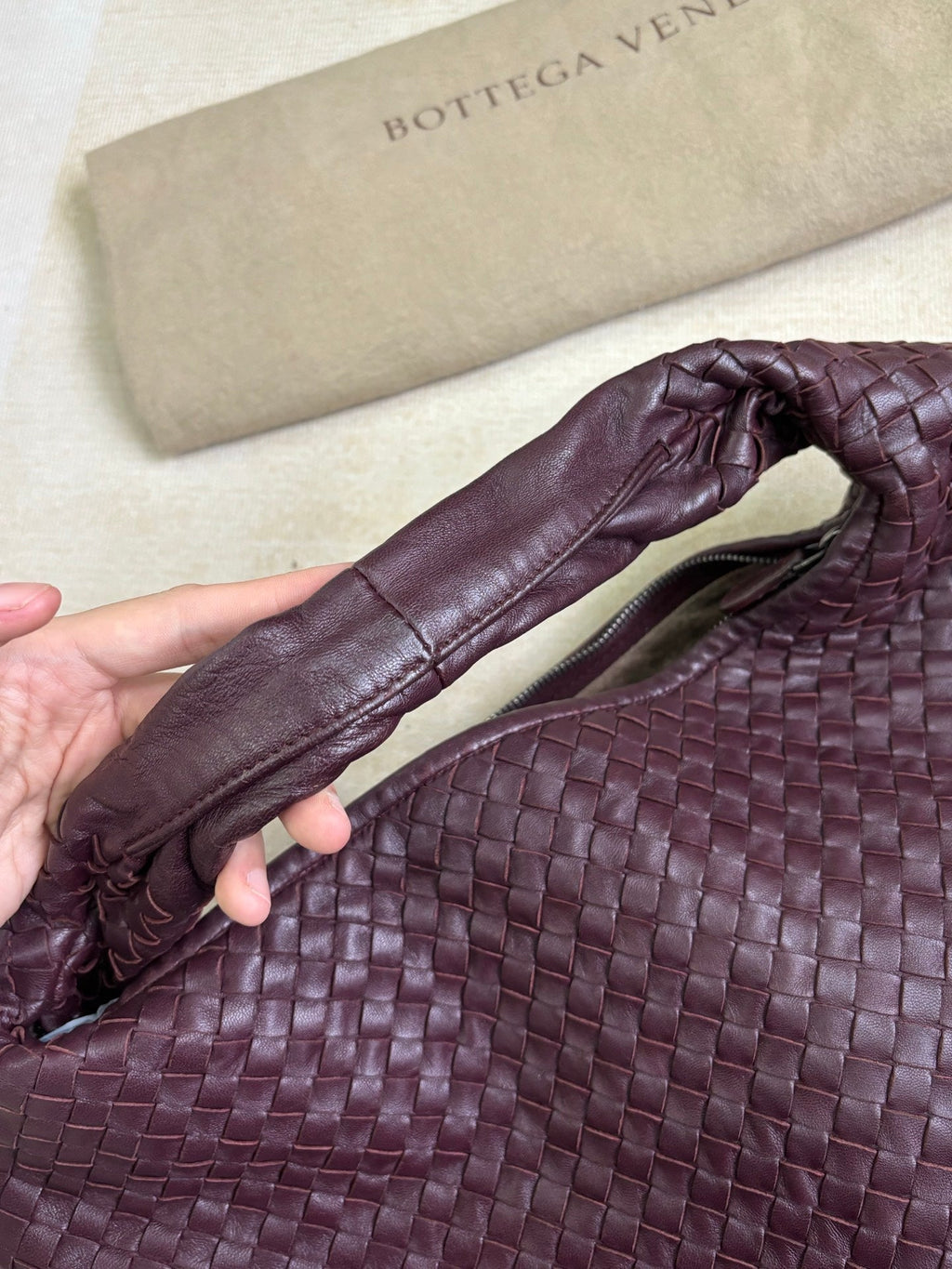 Bottega Veneta Veneta Hobo Burgundy Wine Intreciatto Leather Bag Large 48cm