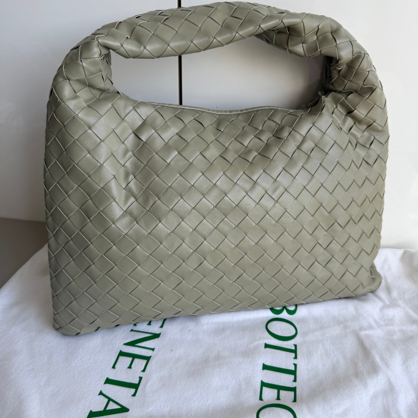 Bottega Veneta Hop Hobo Small Intrecciato Leather Travertine Green 40cm