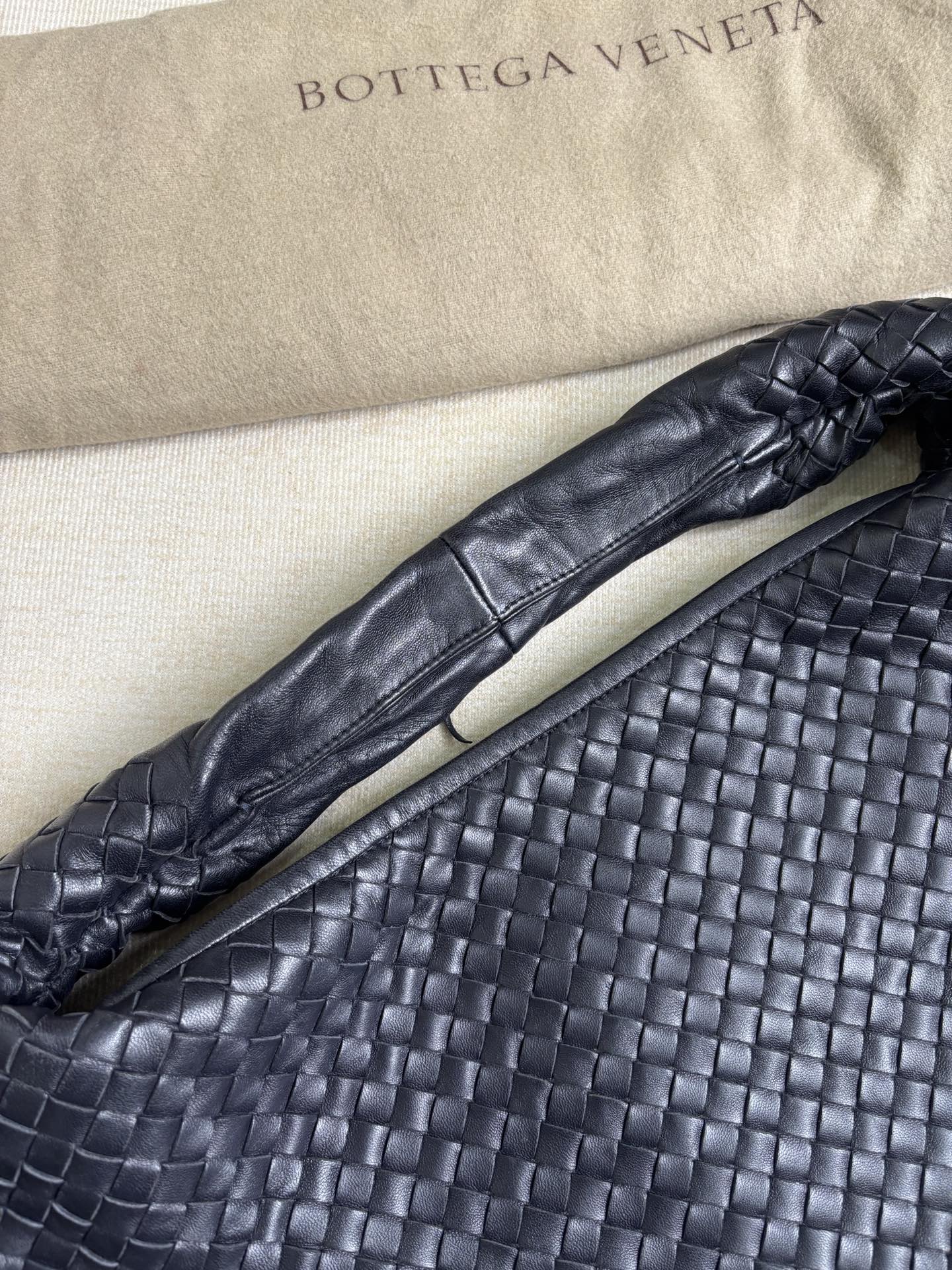 Bottega Veneta Veneta Hobo Dark Navy Intreciatto Leather Bag Large 47cm