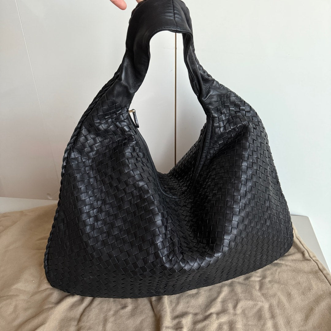 Bottega Veneta Veneta Hobo Maxi Black Leather 51cm