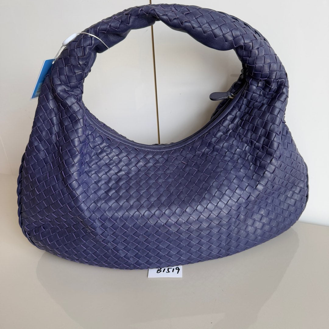 Bottega Veneta Hobo Bag Lambskin leather Dark Navy Medium 47cm