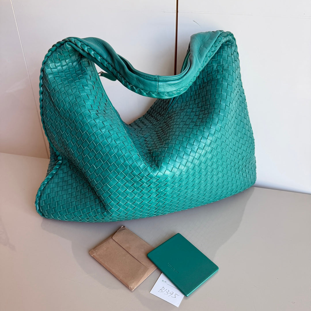 Bottega Veneta Veneta Hobo Maxi Green Intrecciato Leather Bag 51cm