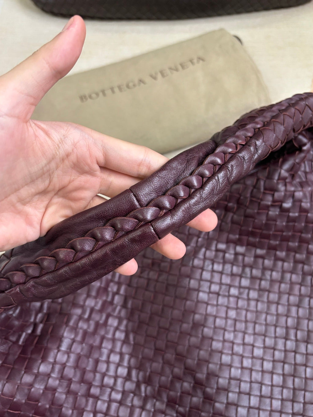 Bottega Veneta Veneta Hobo Burgundy Wine Intreciatto Leather Bag Large 48cm