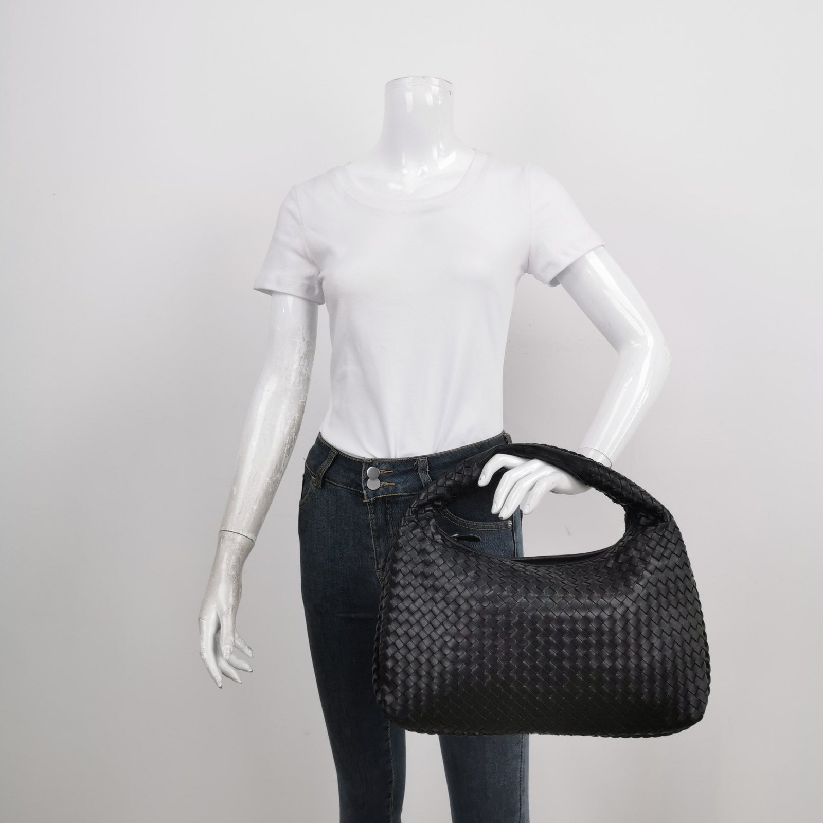 Bottega Veneta Intrecciato Hobo Bag Medium Black Lambskin leather 40cm