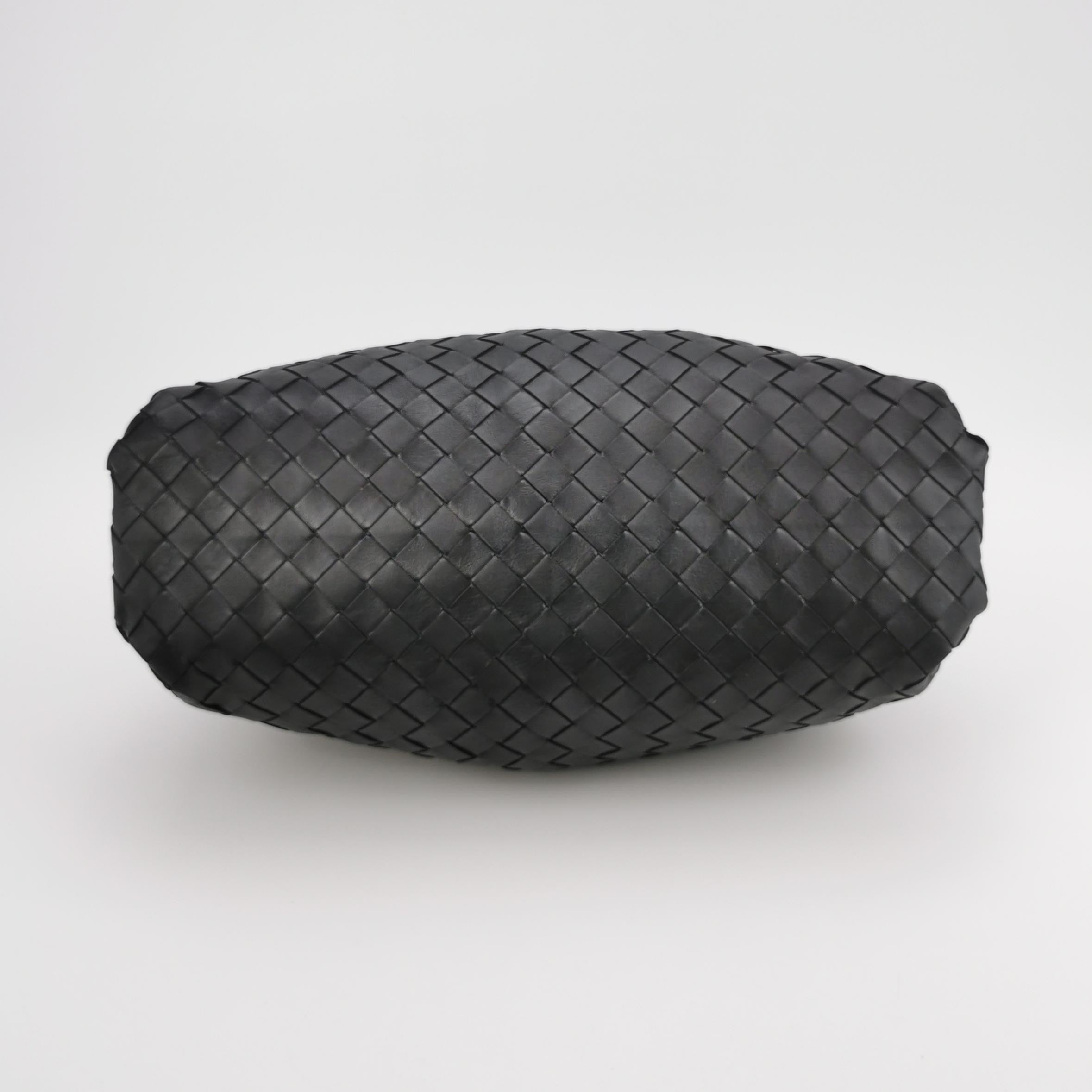Bottega Veneta Pouch Large Intrecciato Black Calfskin Leather Clutch