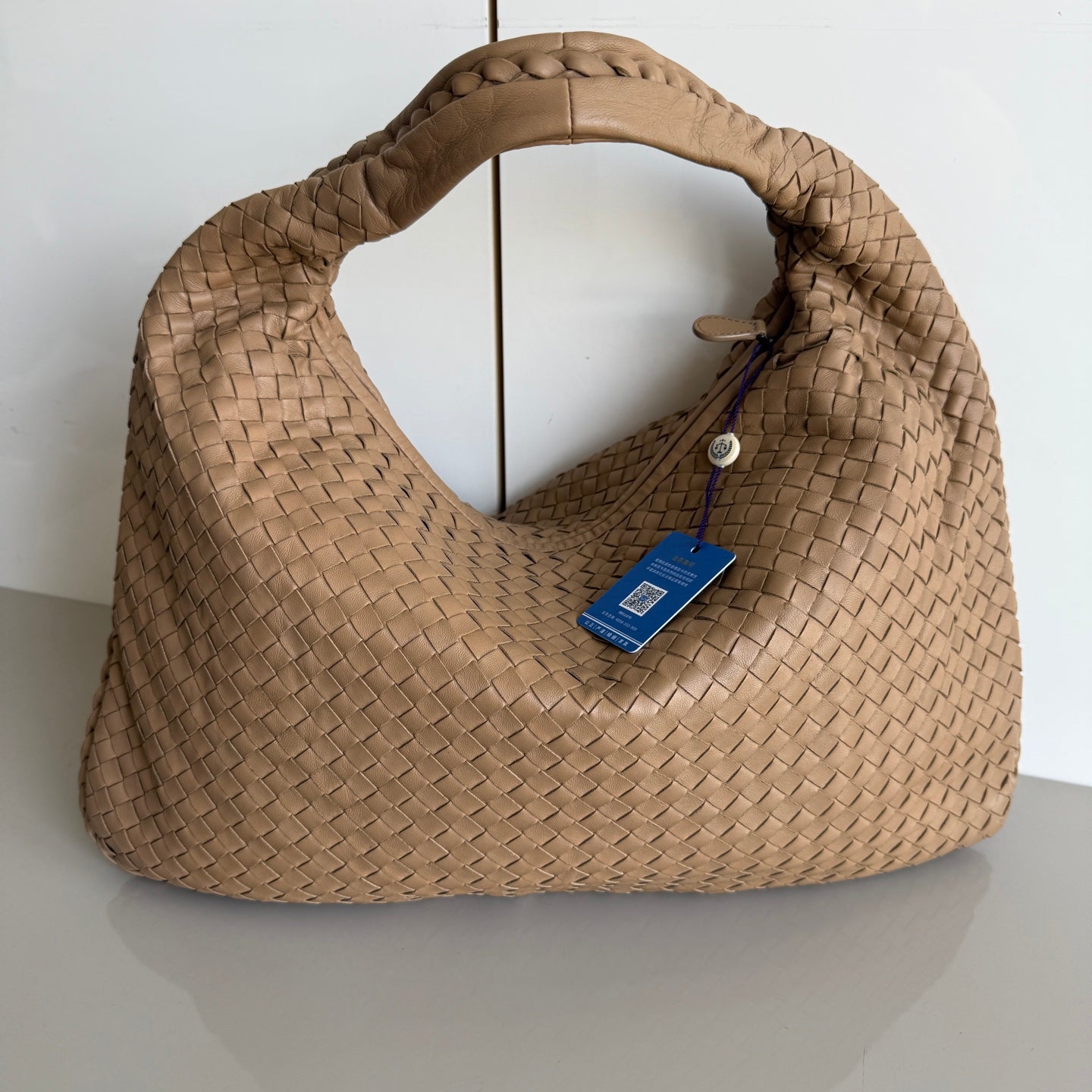 Bottega Veneta Veneta Hobo Light Camel Brown Intrecciato Leather Bag 47cm