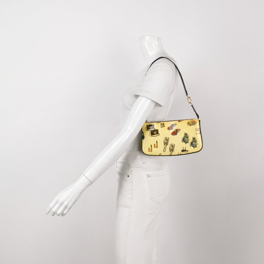 Louis Vuitton Vernis Sticker Pochette Accessoire Beige Patent Leather