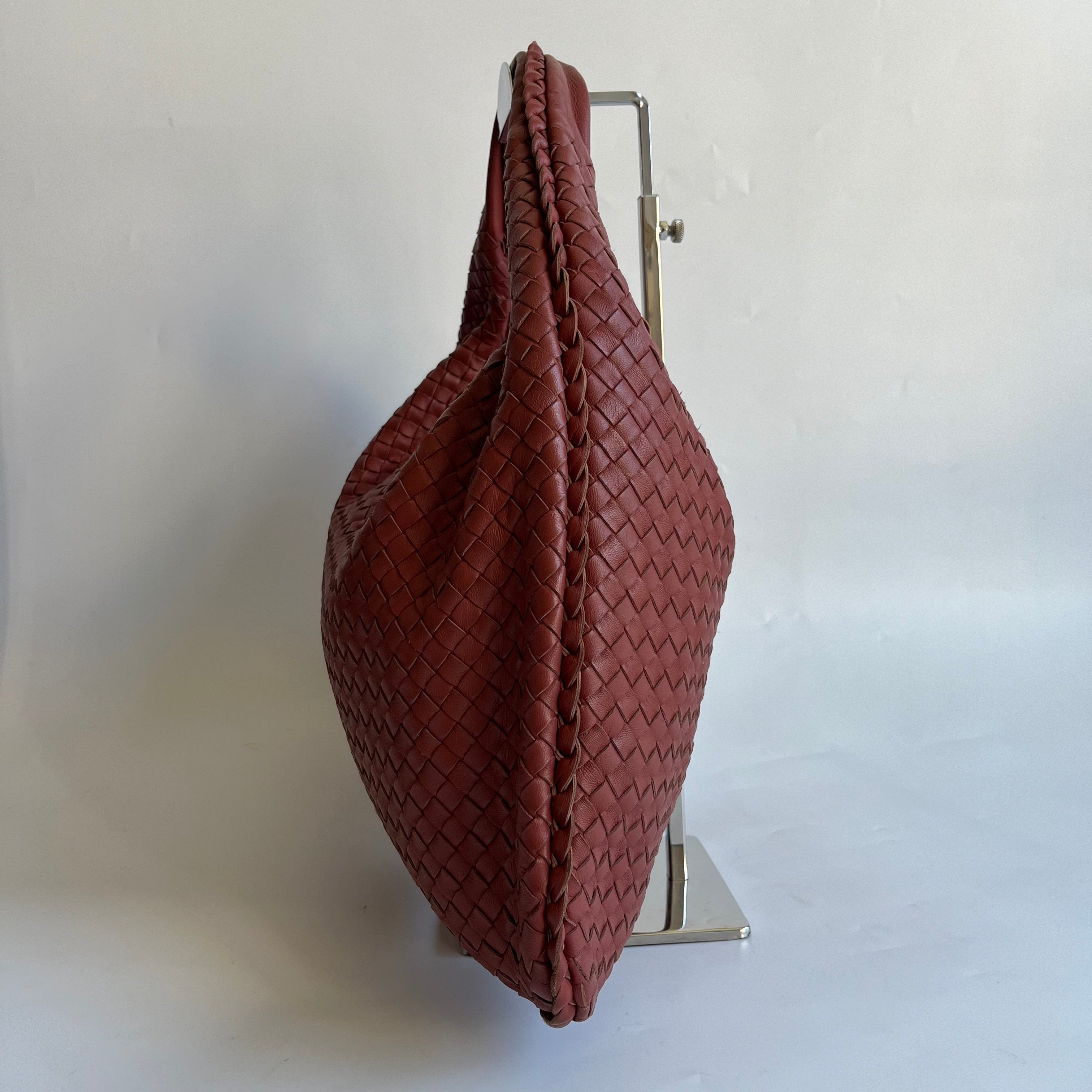 Bottega Veneta Veneta Hobo Medium Brick Red Intrecciato Leather Bag 47cm