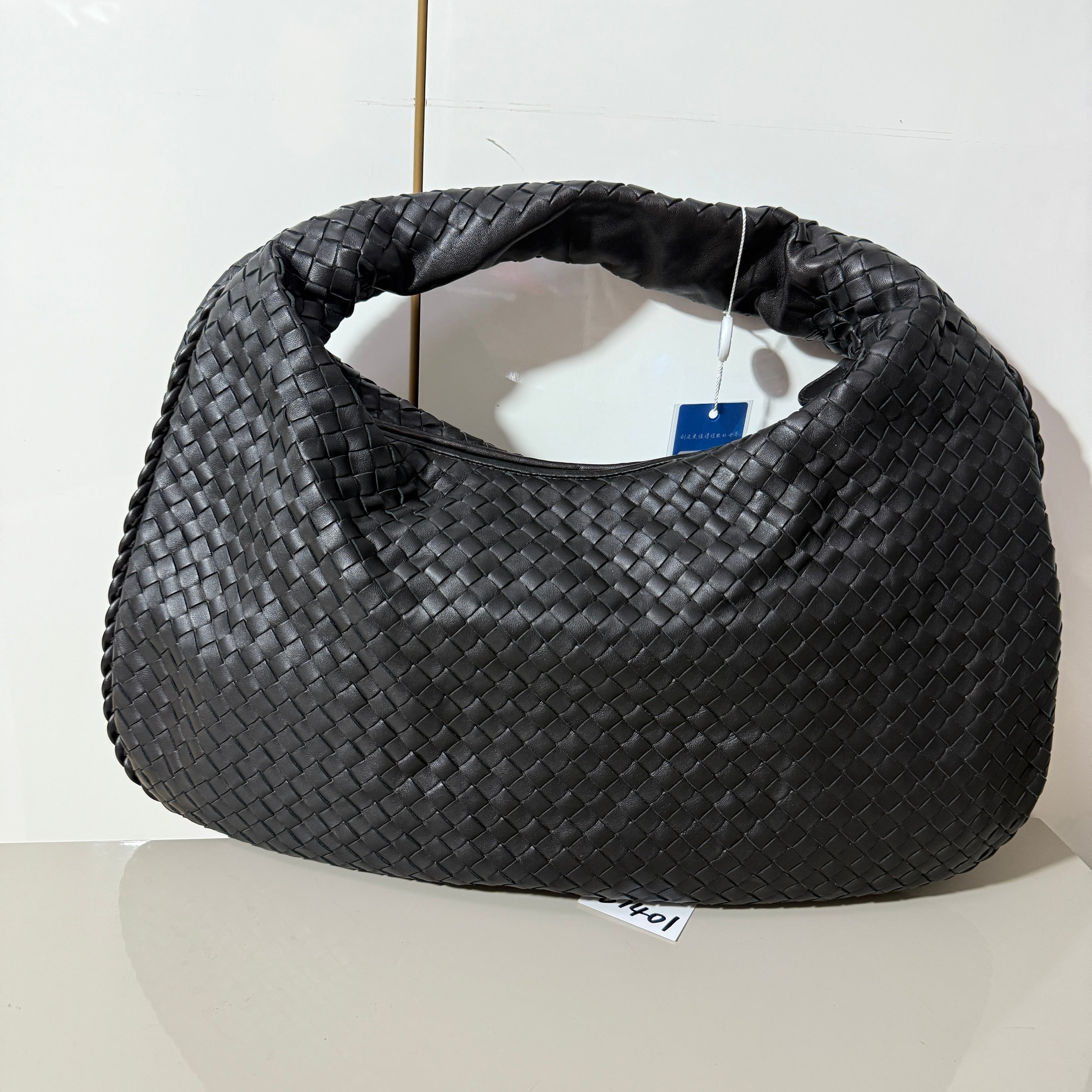 Bottega Veneta Veneta Intrecciato Hobo Bag Medium Black Lambskin leather 48cm