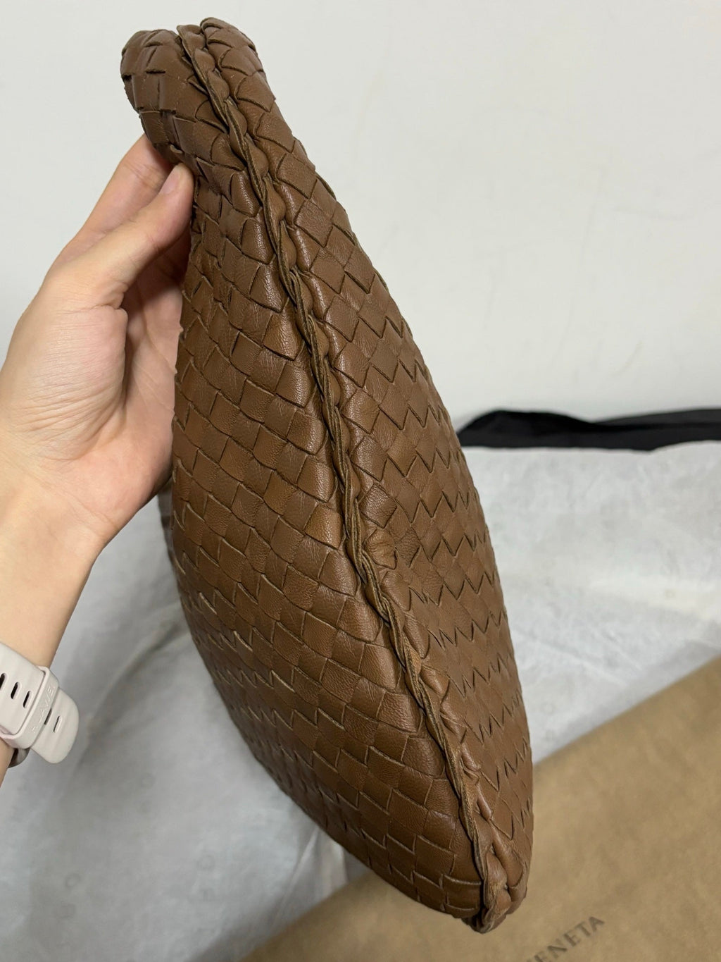 Bottega Veneta Intrecciato Hobo Bag Medium Milk Chocolate Brown Lambskin leather 40cm