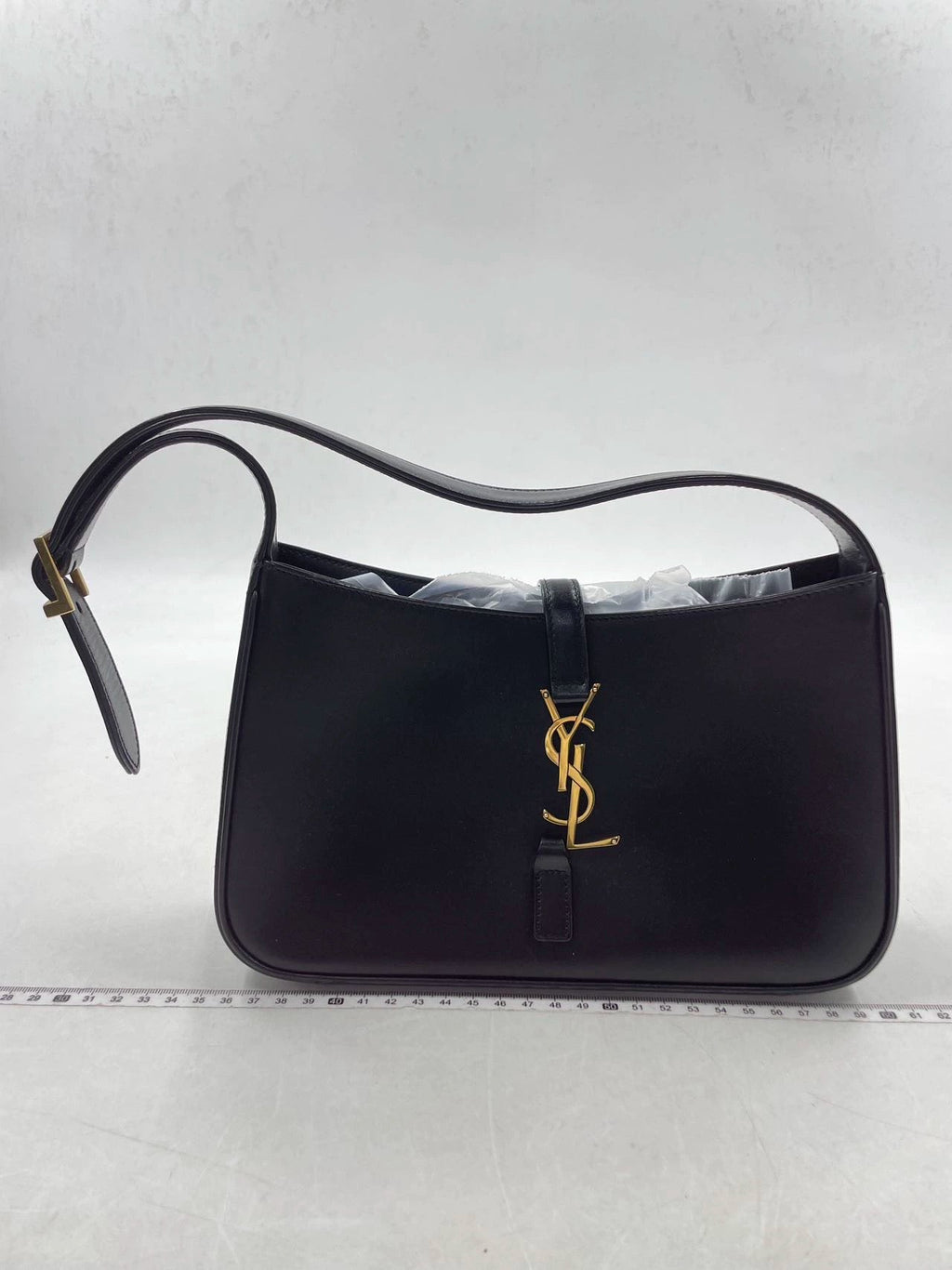 Sold Hobo bag by Yves Saint Laurent Le 5 à 7 monogram Black Leather Standard Size