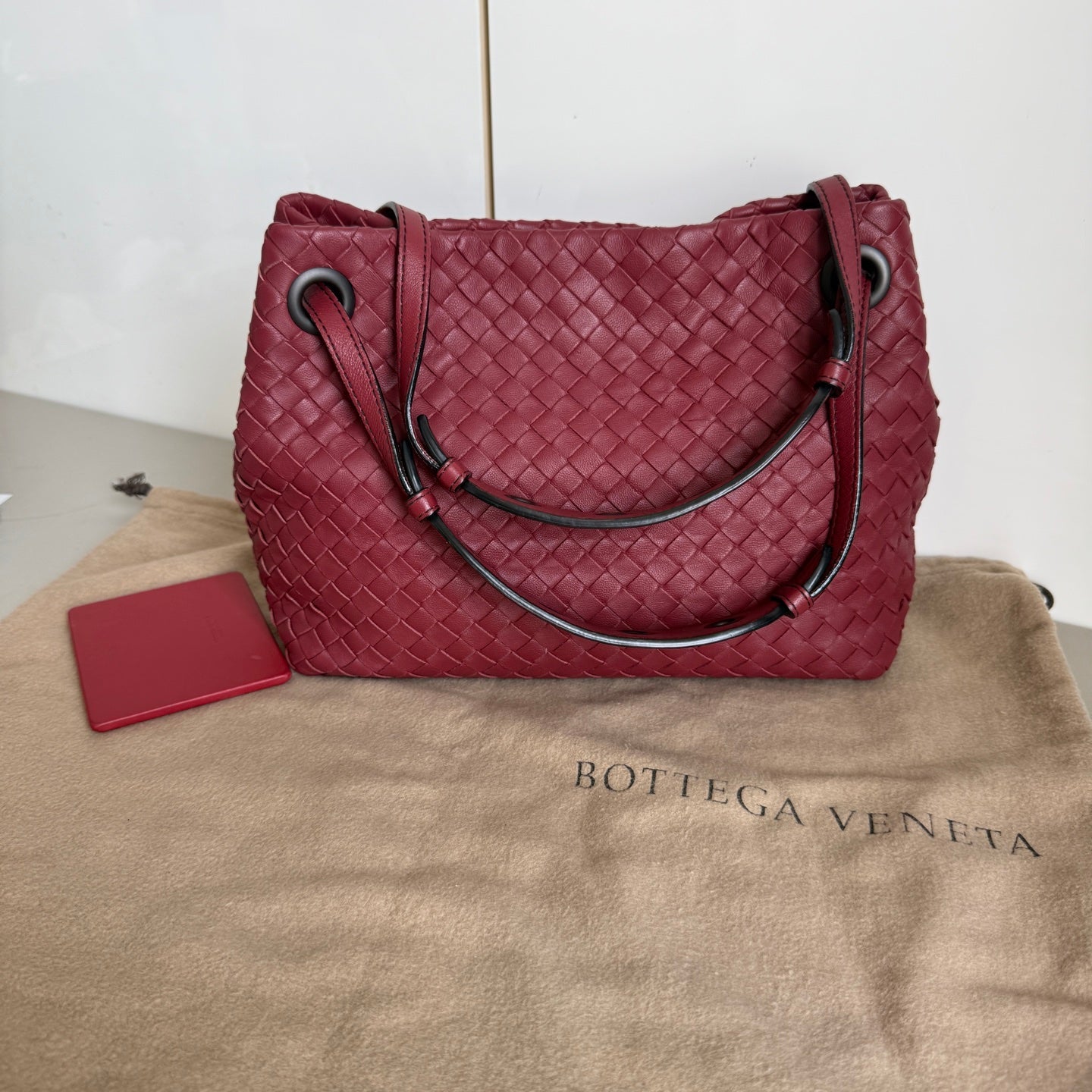 Bottega Veneta Garda Tote Burgundy Intrecciato Leather Medium 25cm