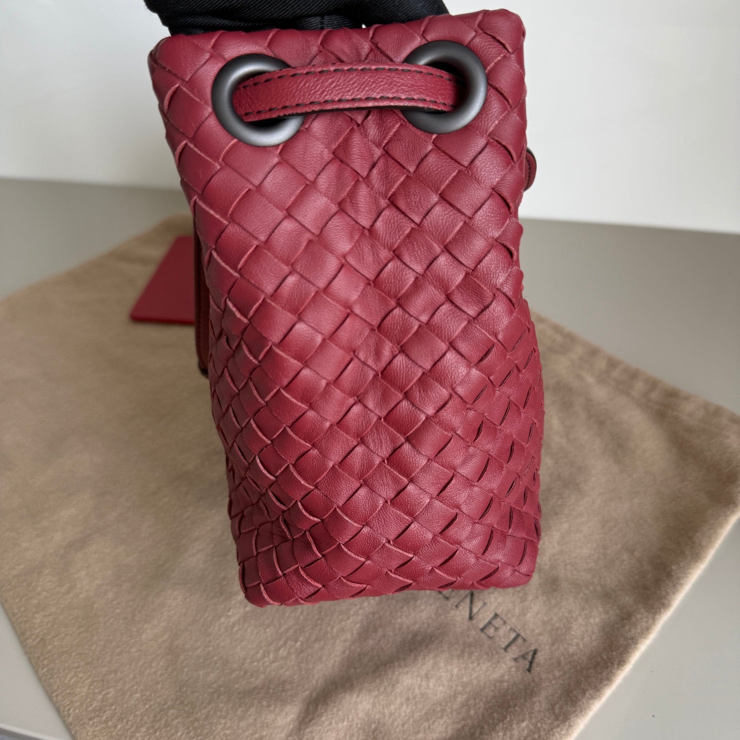 Bottega Veneta Garda Tote Burgundy Intrecciato Leather Medium 25cm