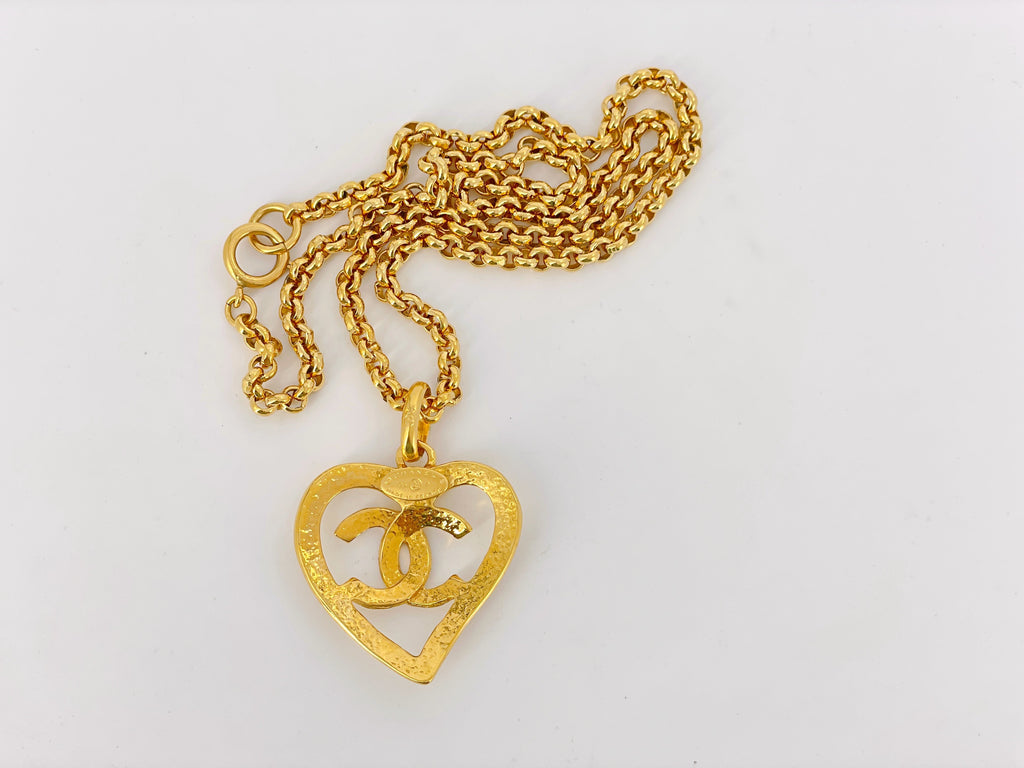 Chanel Vintage 95P Cutout Heart Medium Chain Necklace