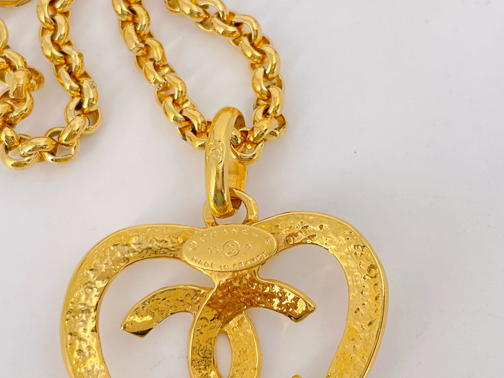 Chanel Vintage 95P Cutout Heart Medium Chain Necklace
