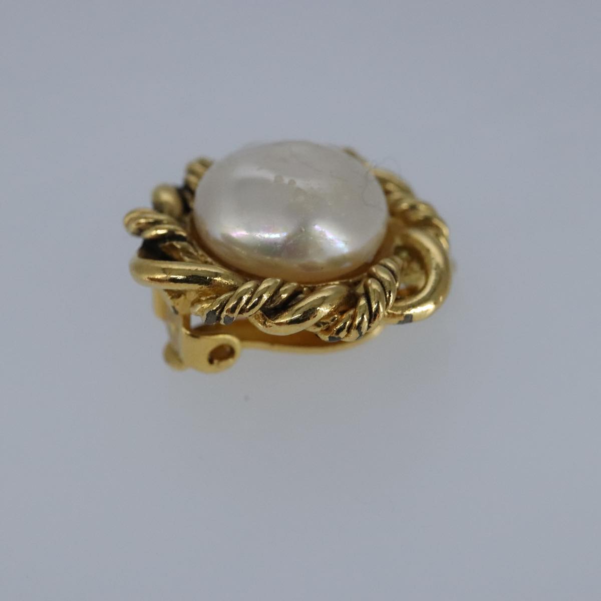 CHANEL Earring metal Gold CC bs20026