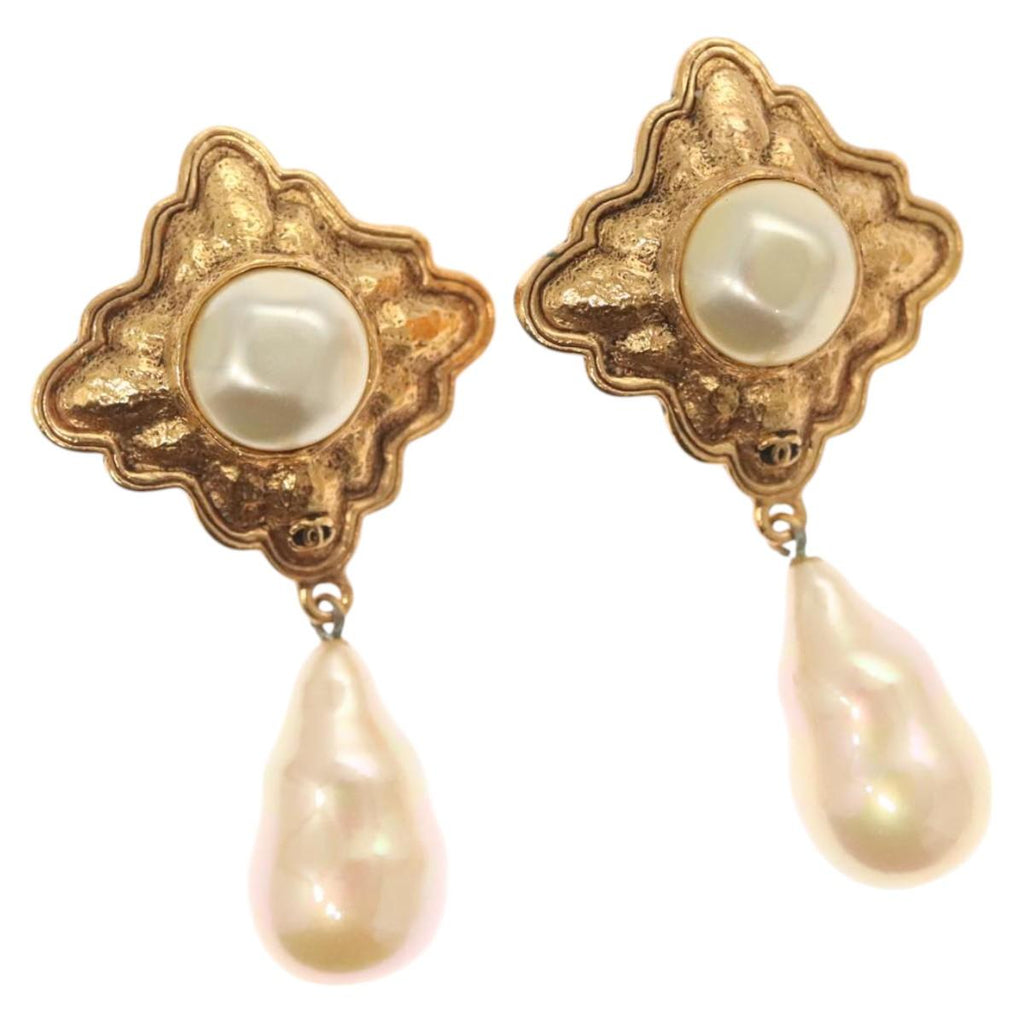 CHANEL Pearl Earring metal Gold CC bs26024