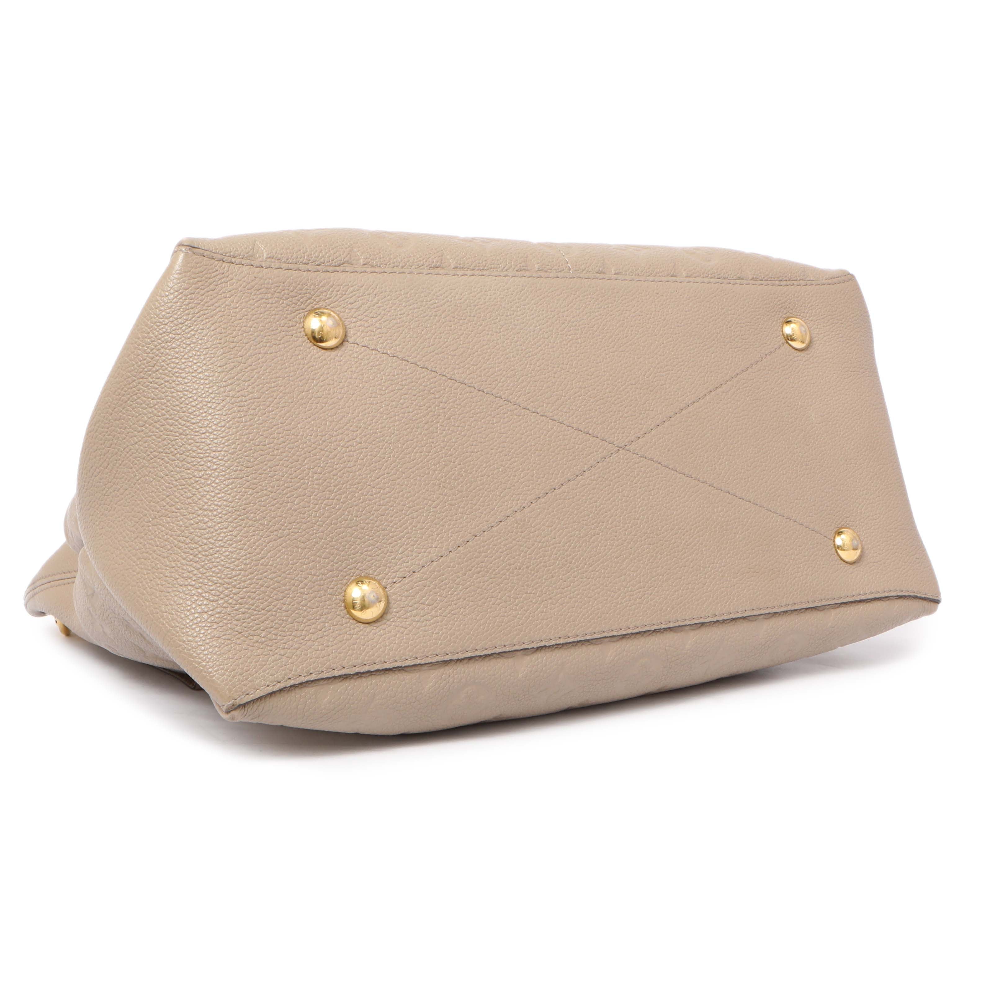 Louis Vuitton Tourterelle Empreinte Maida Hobo